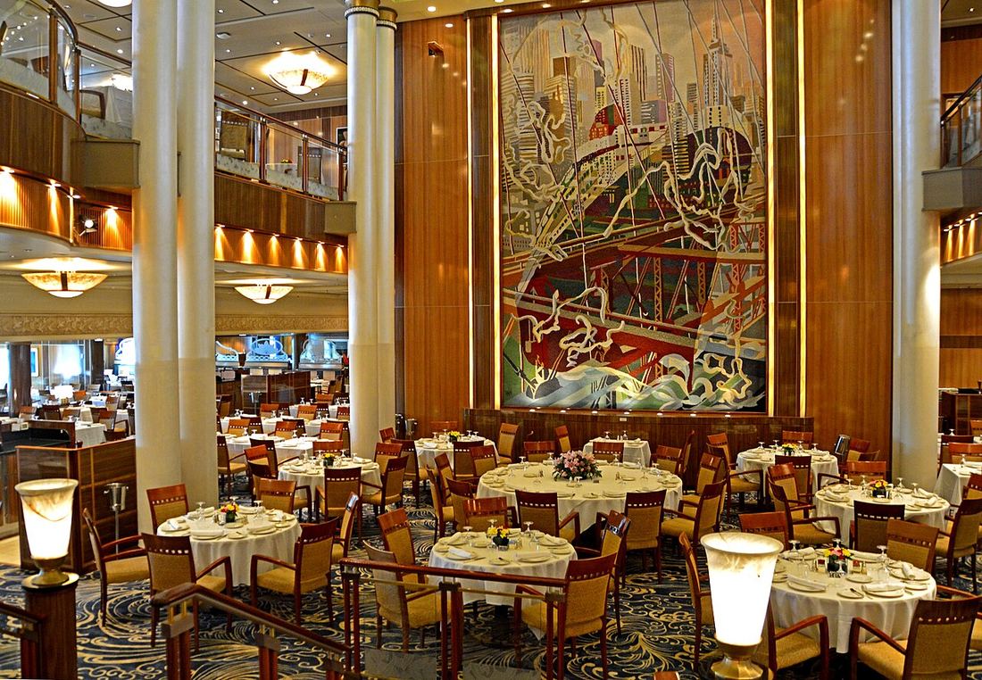 The Britannia Restaurant aboard Queen Mary 2