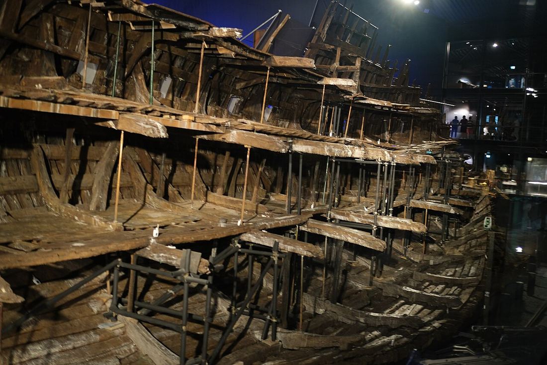 The preserved hull of the Mary Rose